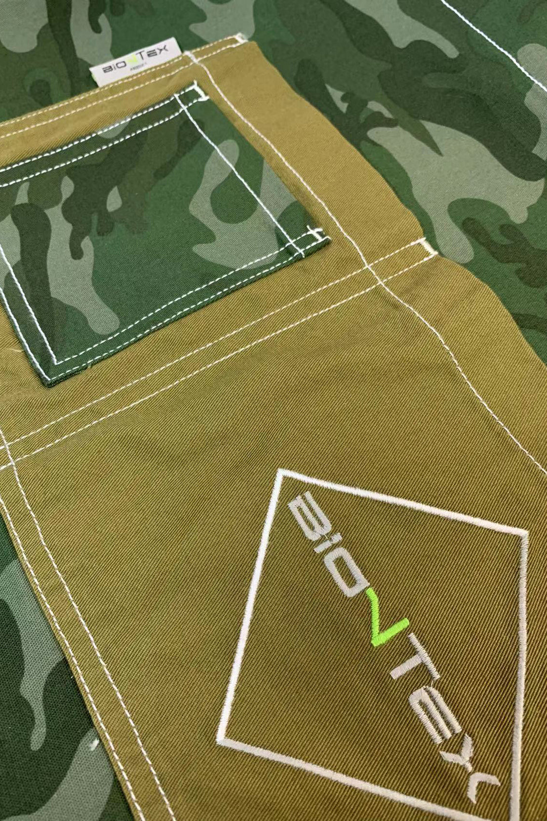 <b>BioNTex™</b> Unisex Emb Camo Waist Apron